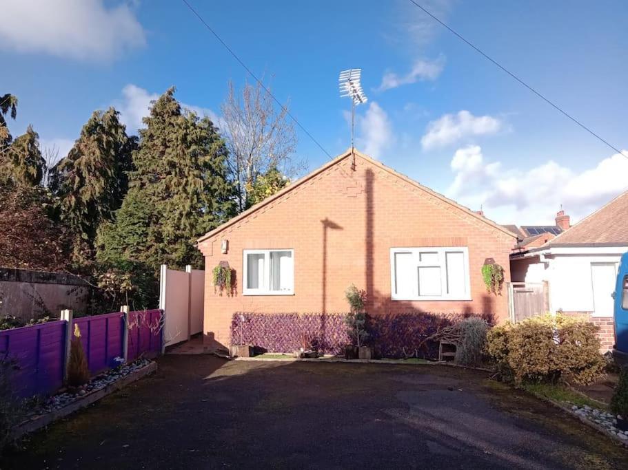 Cosy Bungalow In A Handy Location 마켓하보로 외부 사진